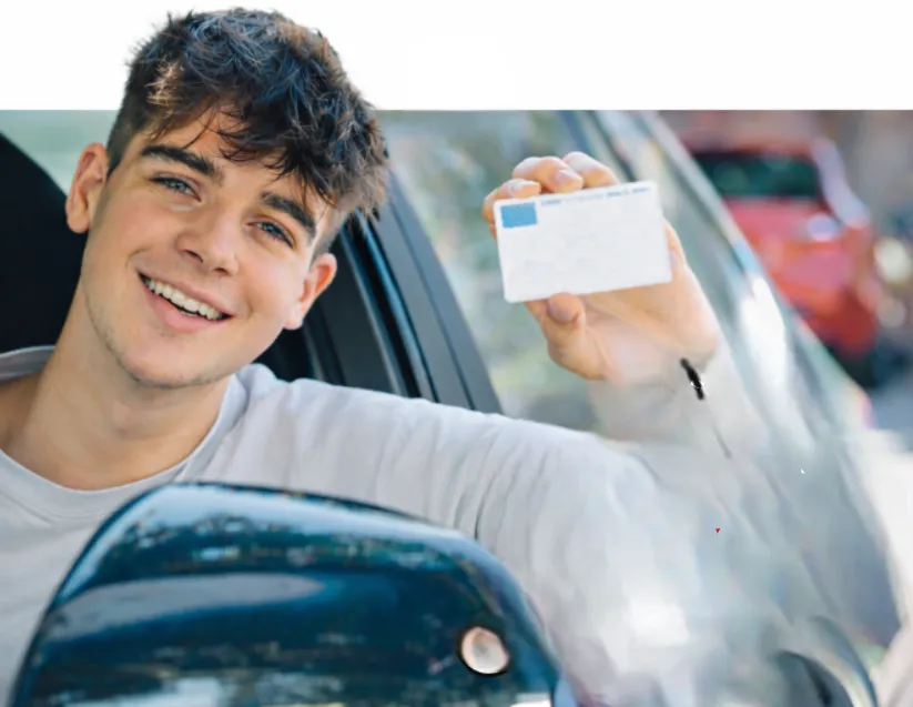 Ondereyck & Ondereyck GbR - Fahrschule - Mann fährt Auto